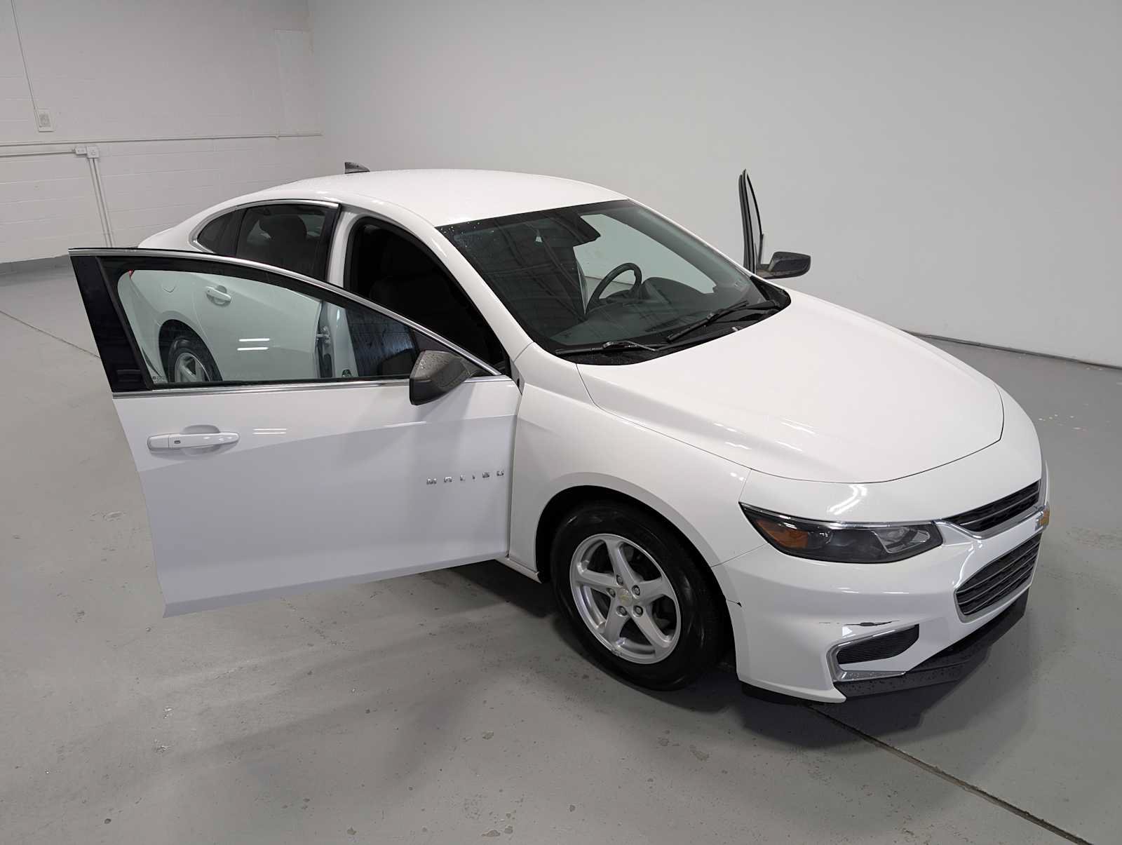Used 2018 Chevrolet Malibu LS FWD image 16