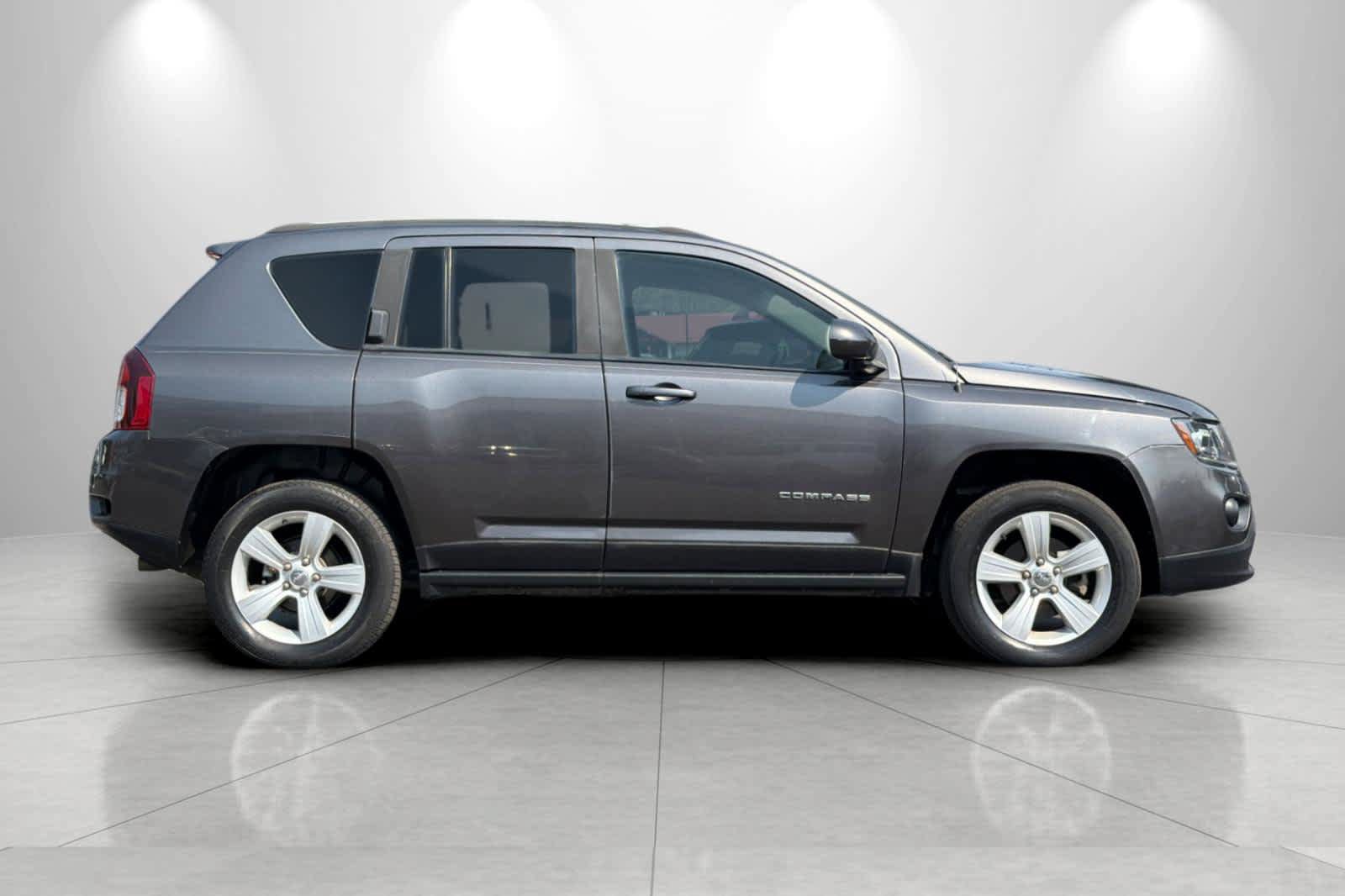 Used 2016 Jeep Compass Latitude AWD/4WD image 8