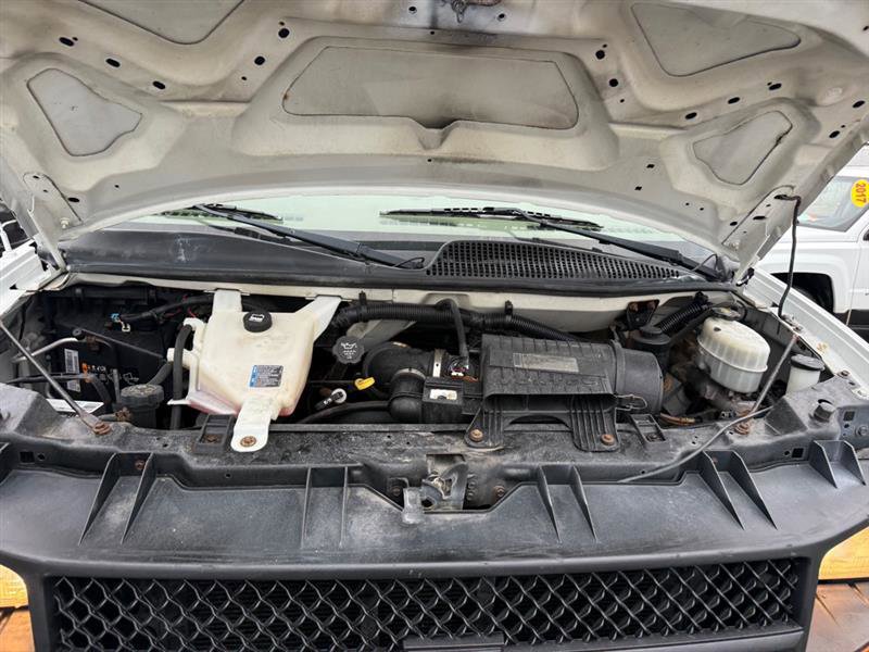 Used 2011 Chevrolet Express 2500 image 40