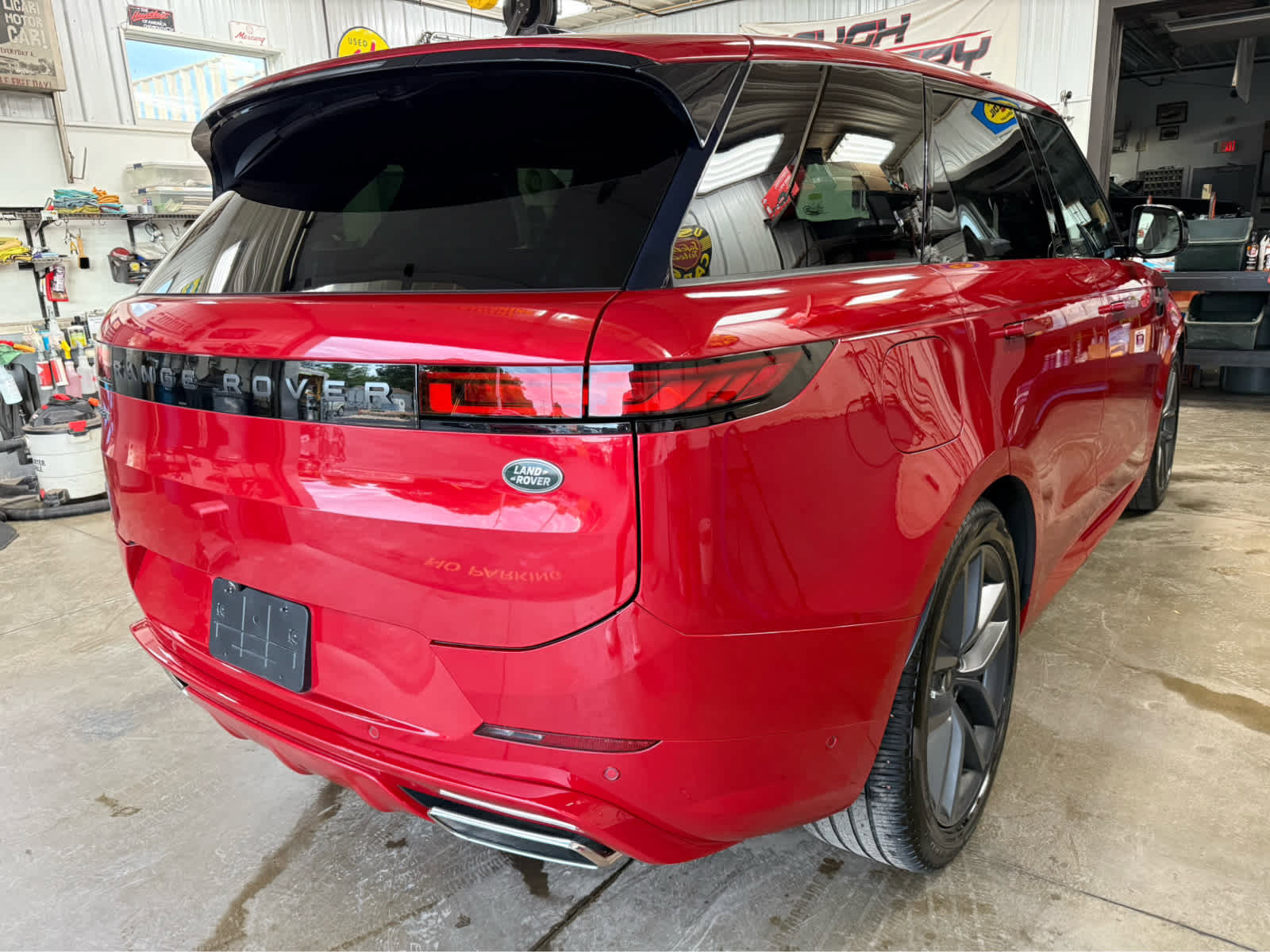 Used 2023 Land Rover Range Rover Sport SE Dynamic image 5