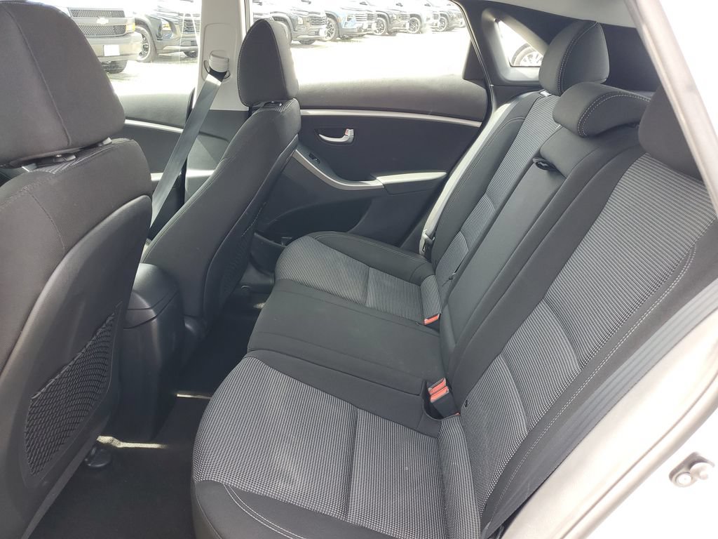 Used 2017 Hyundai Elantra GT FWD image 9