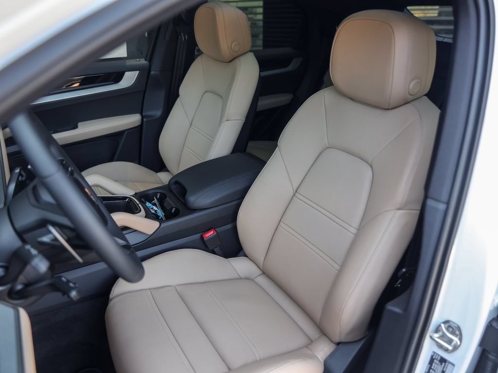 New 2026 Porsche Cayenne Coupe AWD/4WD image 5