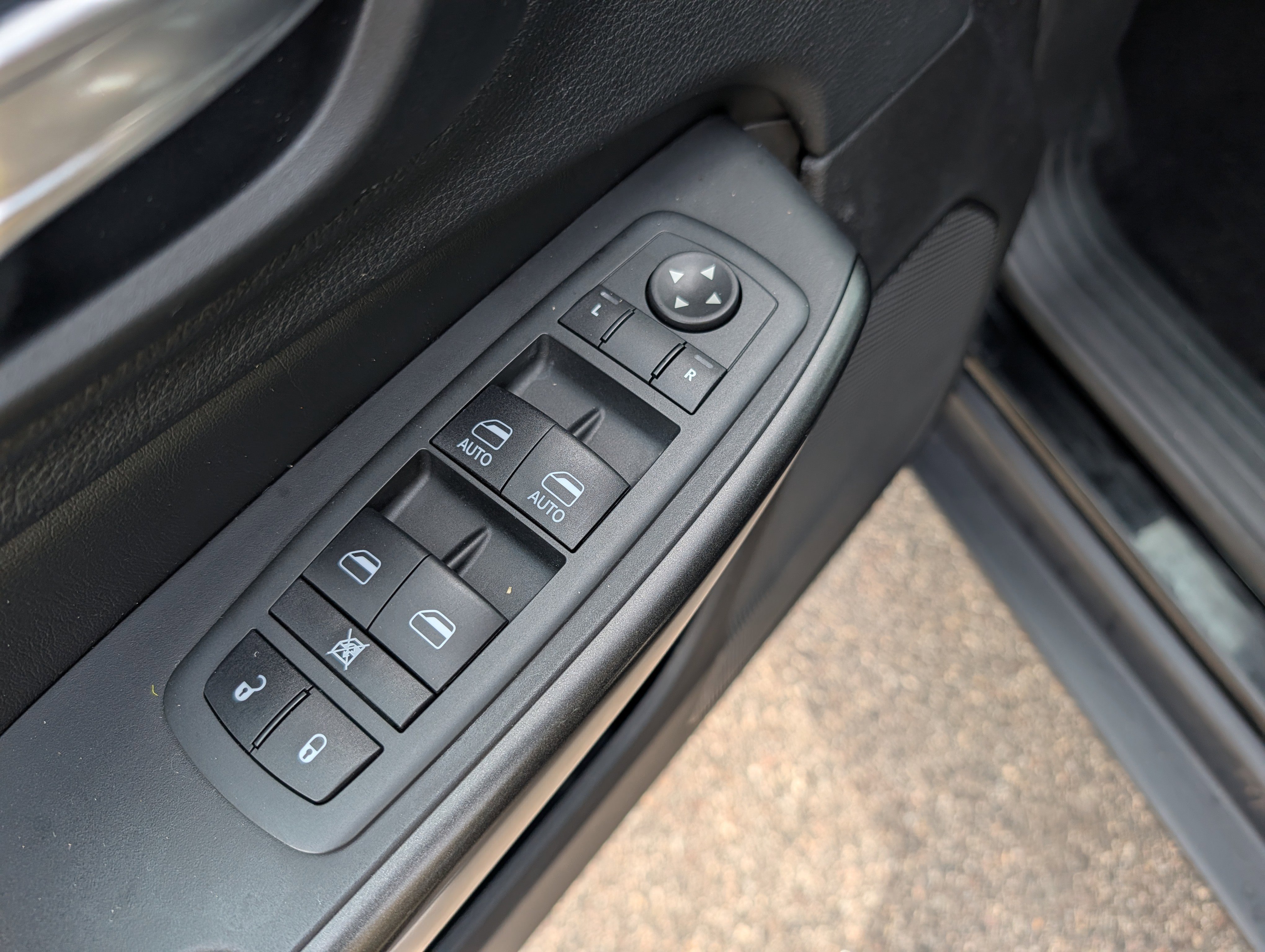 Used 2020 Jeep Cherokee Trailhawk w/ Comfort/Convenience Group image 24