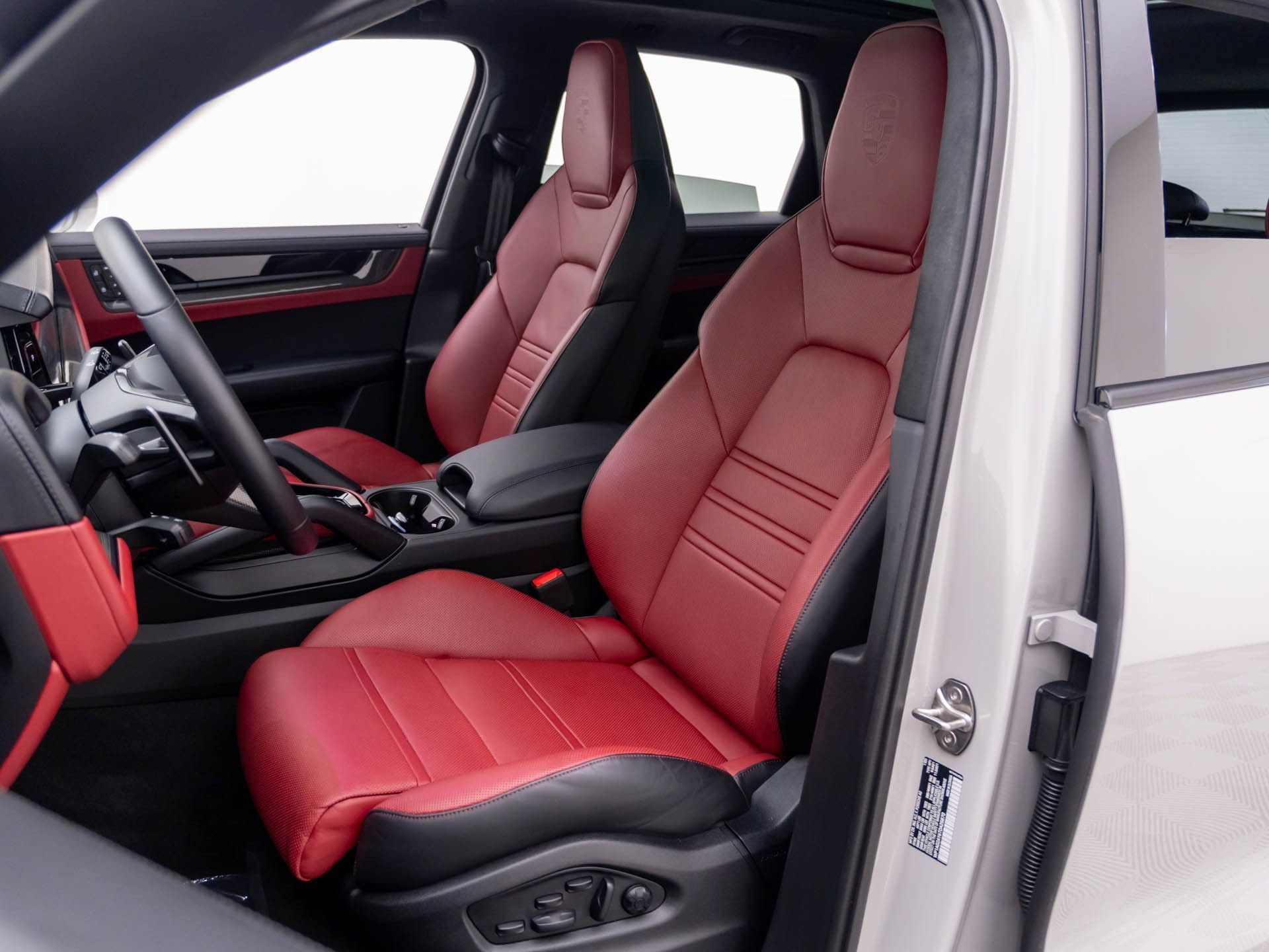 Used 2026 Porsche Cayenne GTS AWD/4WD image 17