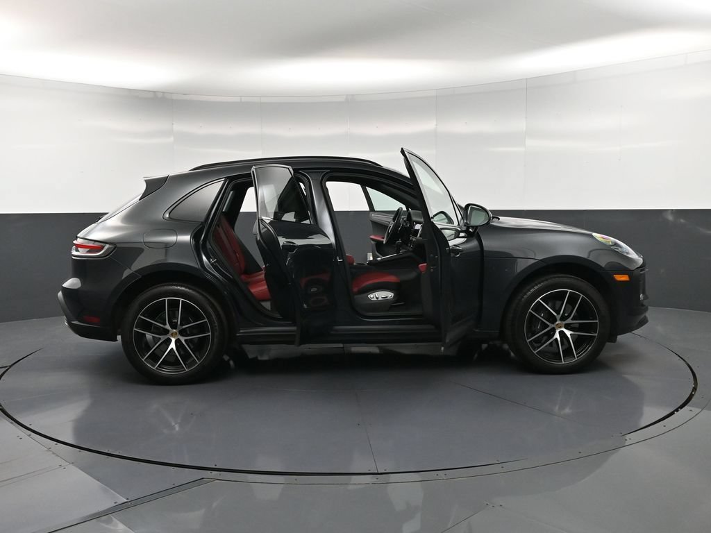 Certified 2026 Porsche Macan AWD/4WD image 34