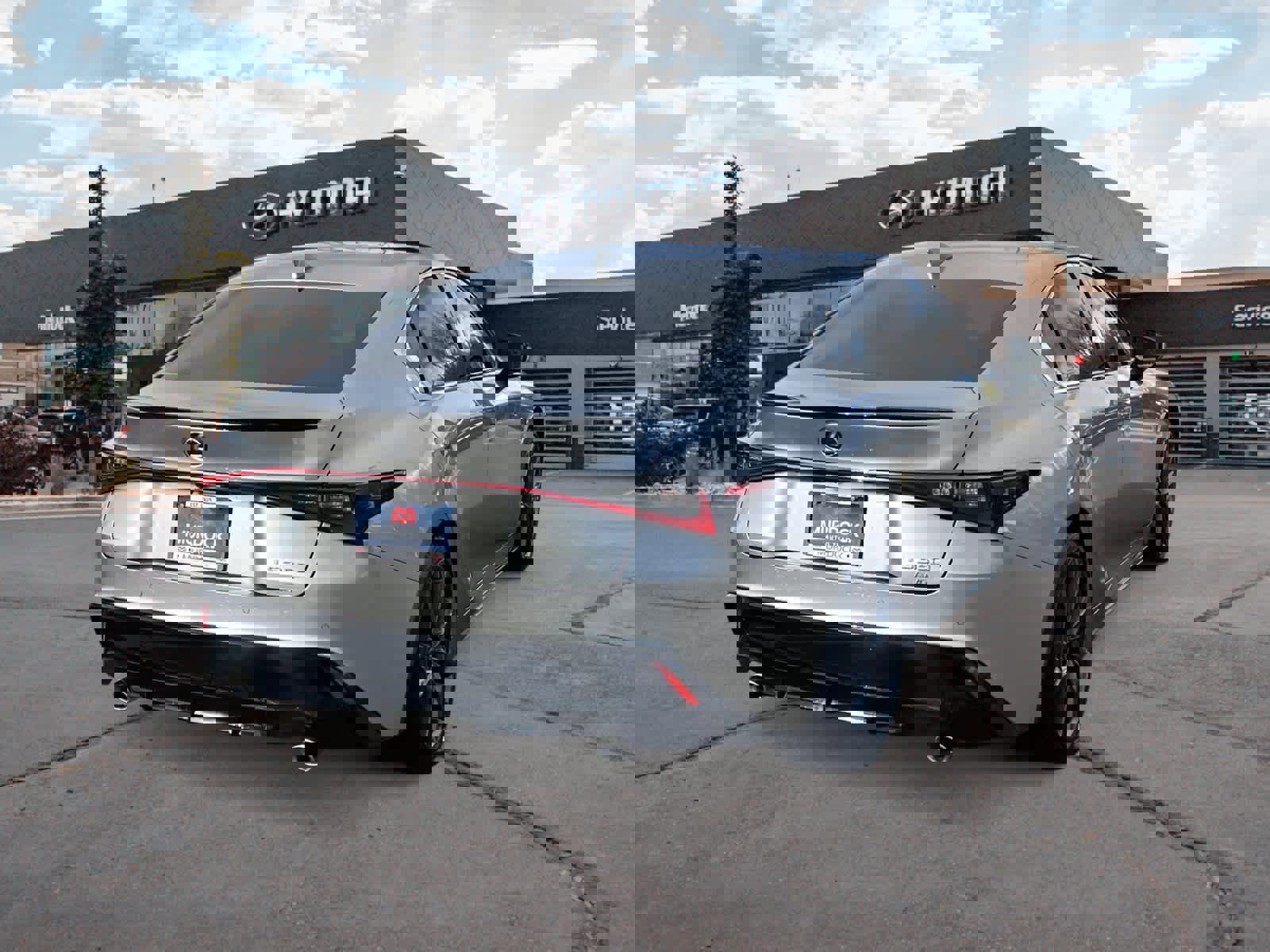 Used 2023 Lexus IS 350 F Sport w/ Navigation Package image 5