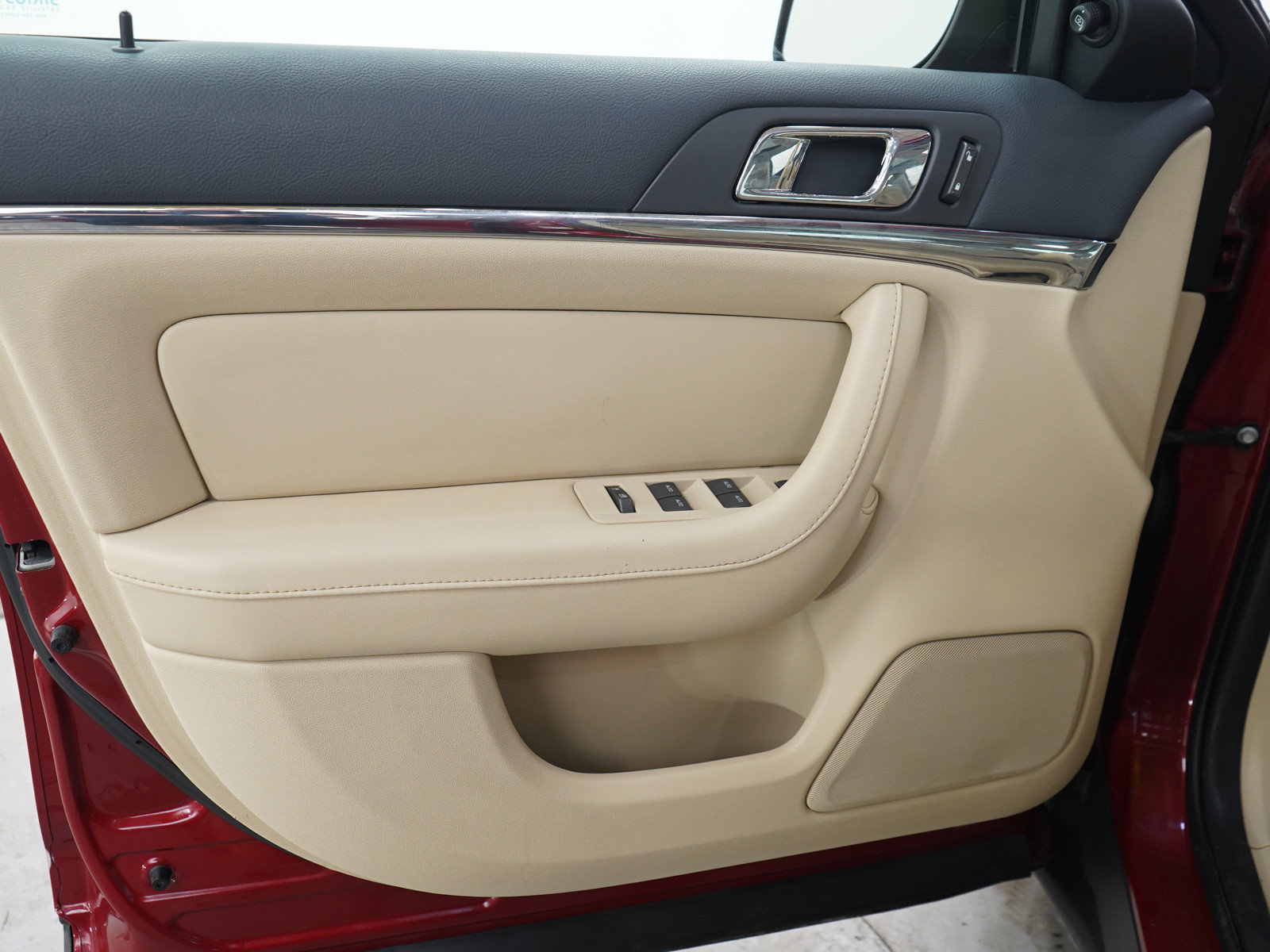 Used 2009 Lincoln MKS AWD image 19