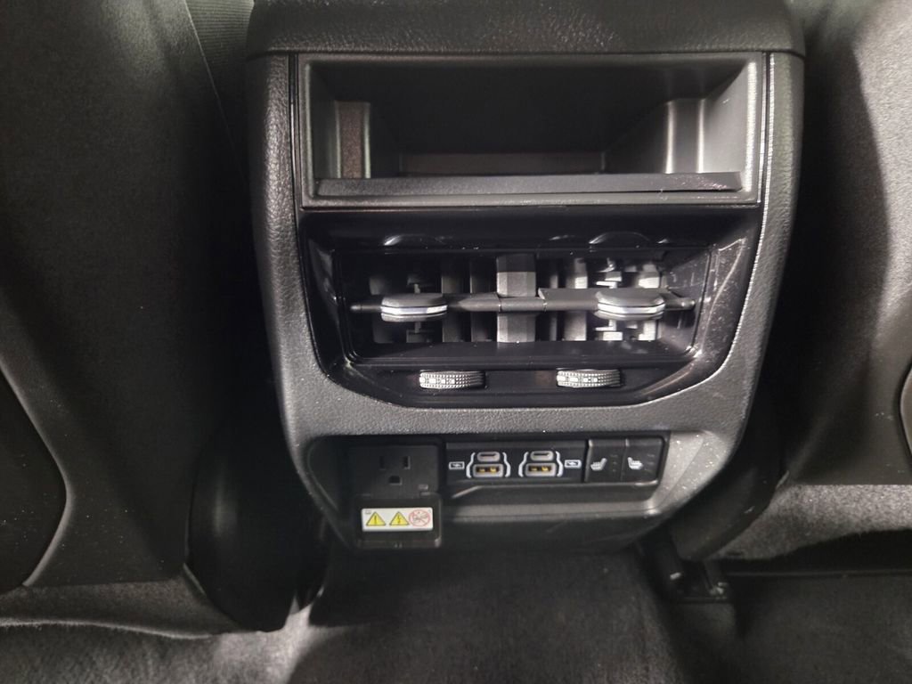 Certified 2025 Jeep Grand Cherokee Limited w/ MOPAR Finishing Package AWD/4WD image 28