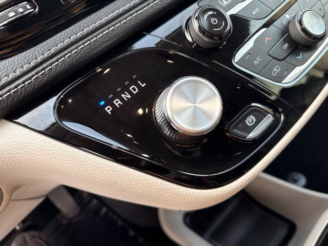 Used 2024 Chrysler Pacifica Limited FWD image 27