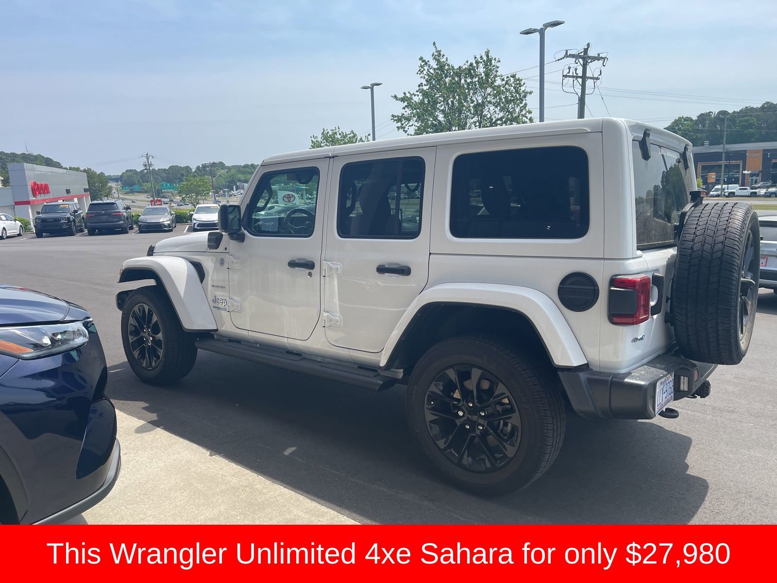 Used 2021 Jeep Wrangler Unlimited Sahara w/ Cold Weather Group AWD/4WD image 15