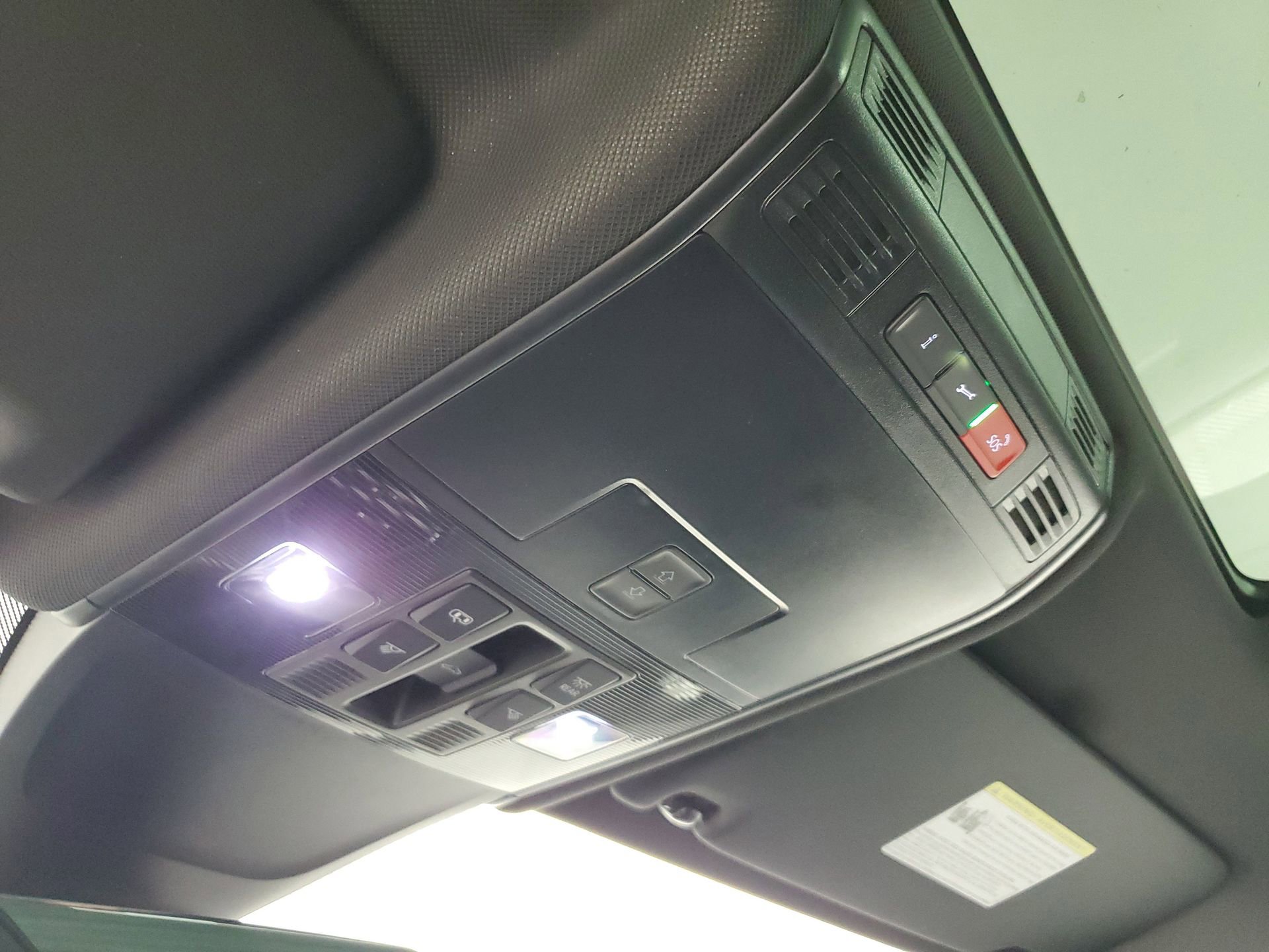 Used 2022 Volkswagen Tiguan SE R-Line image 41