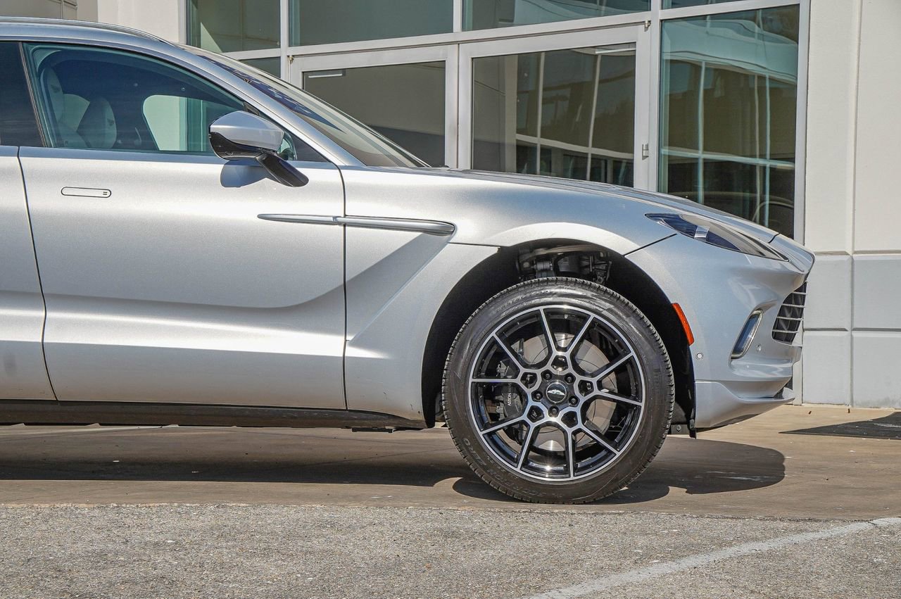 Used 2022 Aston Martin DBX image 10