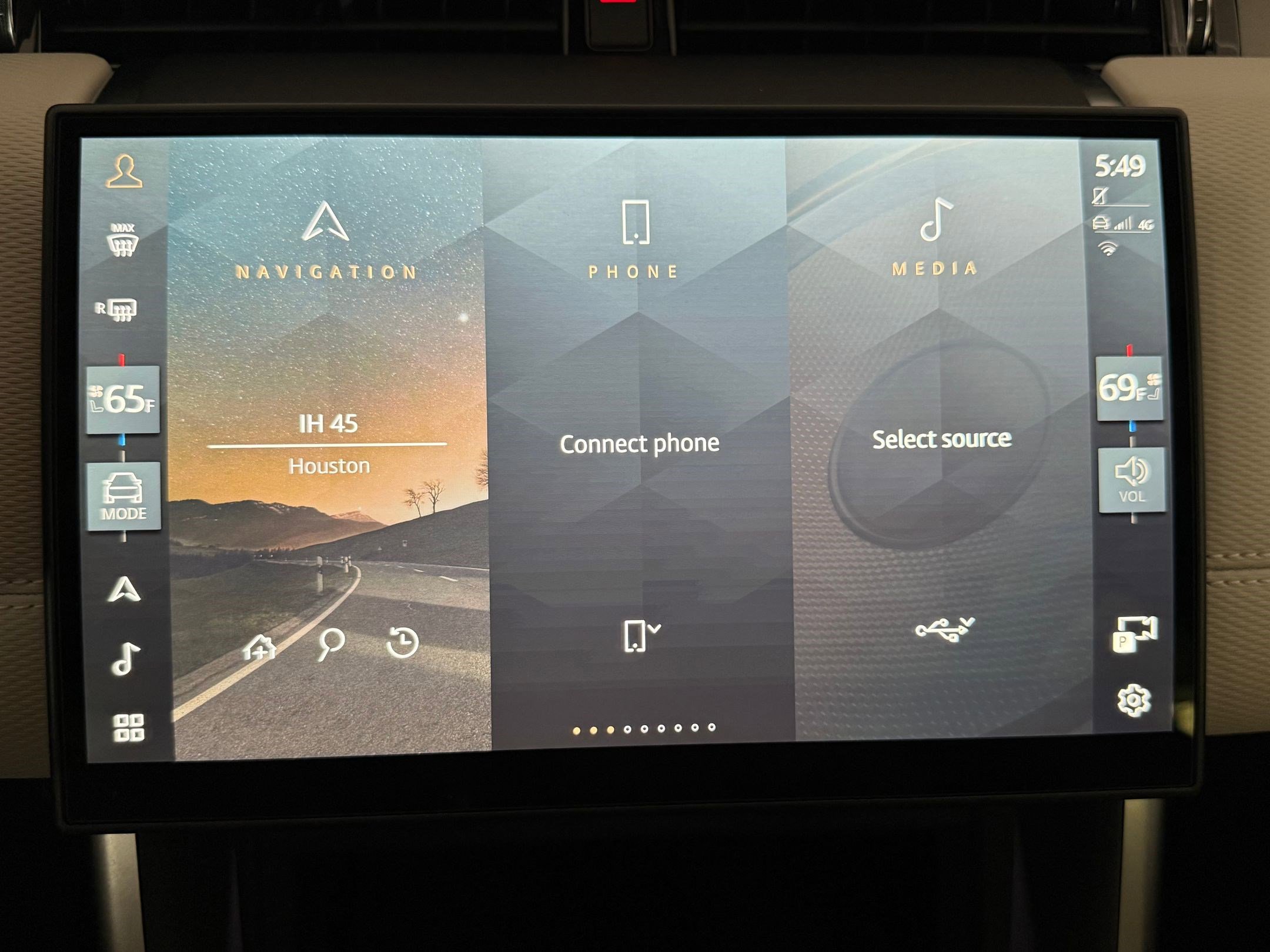 Certified 2025 Land Rover Discovery Sport Dynamic SE image 25