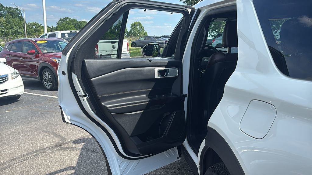 Used 2020 Ford Explorer Platinum w/ Premium Technology Package AWD/4WD image 28