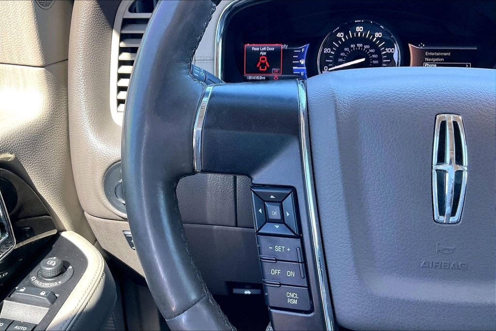 Used 2017 Lincoln Navigator Select image 10