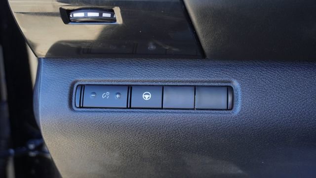 Used 2024 Nissan Pathfinder SV image 23