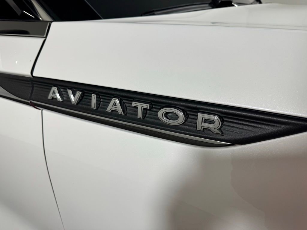 Used 2025 Lincoln Aviator Reserve w/ Illumination Package AWD/4WD image 13