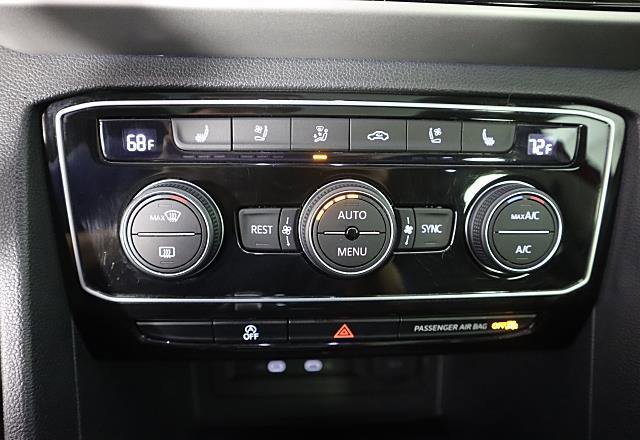 Used 2021 Volkswagen Atlas SEL Premium image 33