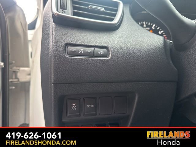 Used 2015 Nissan Rogue SV image 22