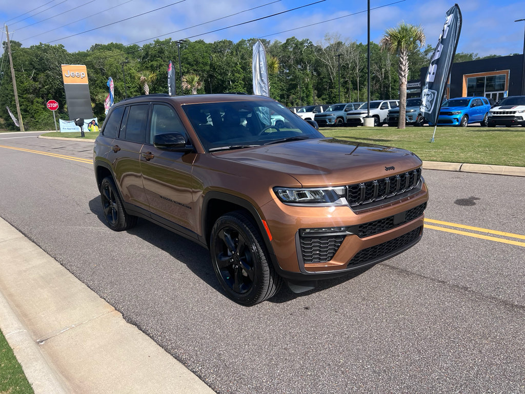 New 2026 Jeep Grand Cherokee Limited w/ Limited Altitude Package AWD/4WD image 1