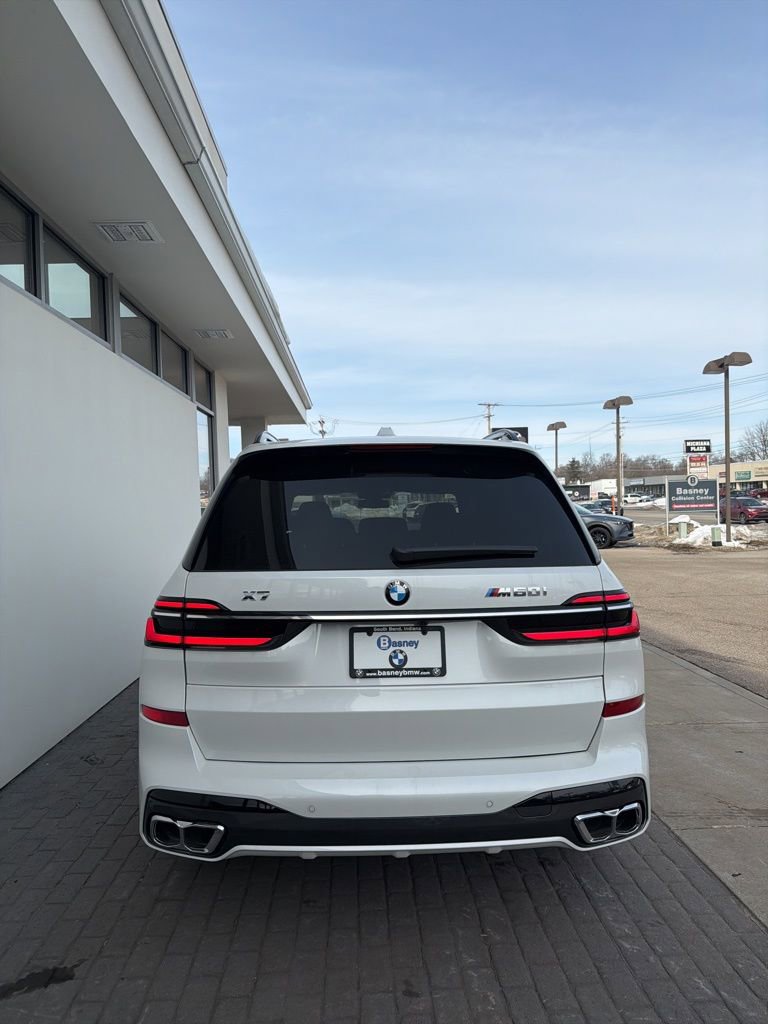 New 2026 BMW X7 M60i w/ Climate Comfort Package image 7