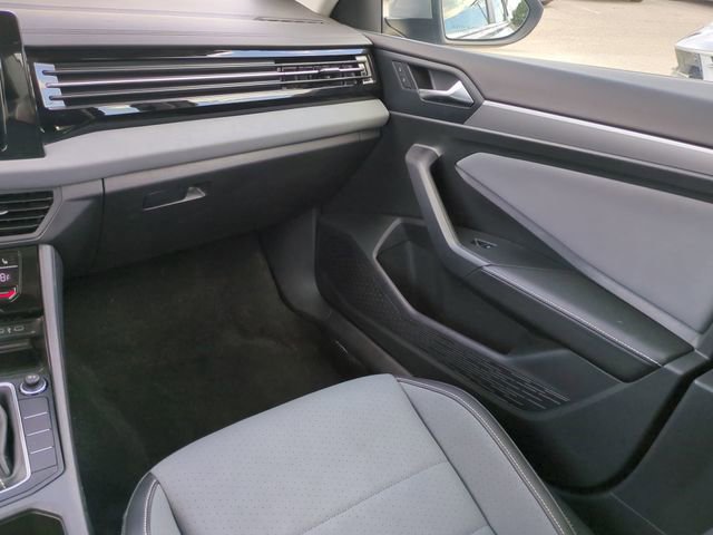 Used 2025 Volkswagen Jetta SE FWD image 18