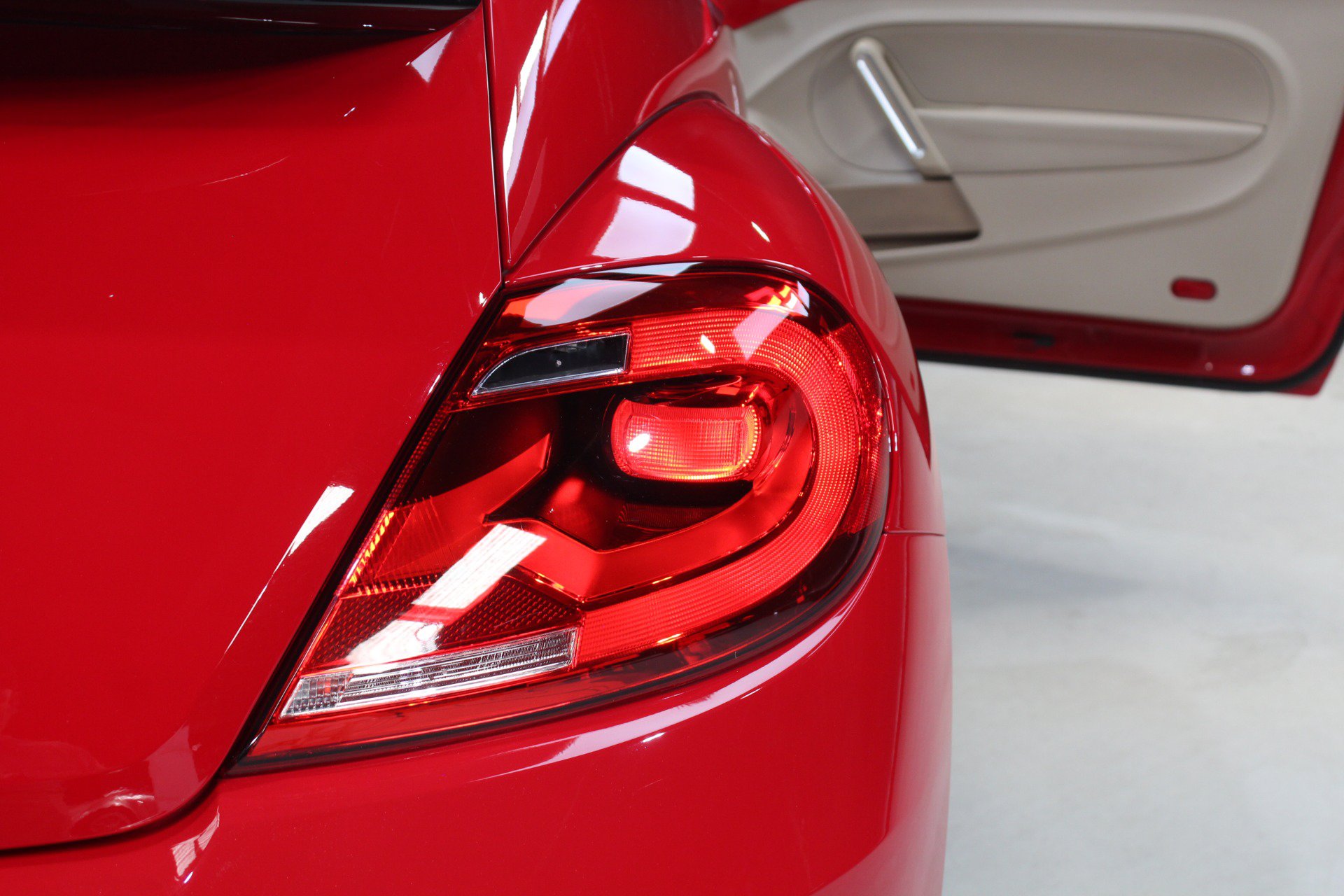 Used 2014 Volkswagen Beetle TDI FWD image 18