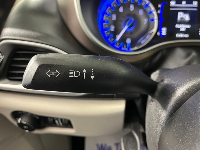 Used 2019 Chrysler Pacifica Touring-L image 22