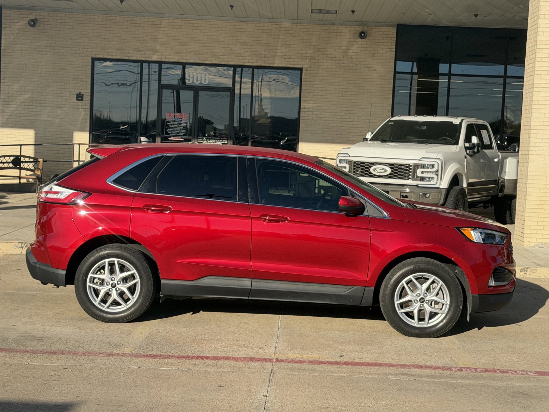 Used 2024 Ford Edge SEL w/ Convenience Package AWD/4WD image 3