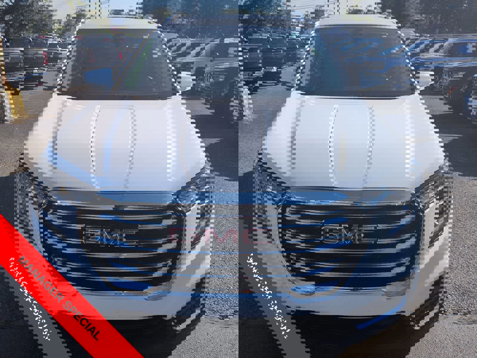 Used 2023 GMC Terrain SLT image 3