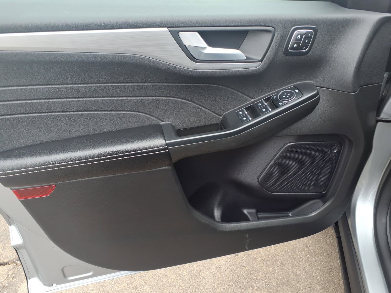 Certified 2024 Ford Escape Platinum image 11