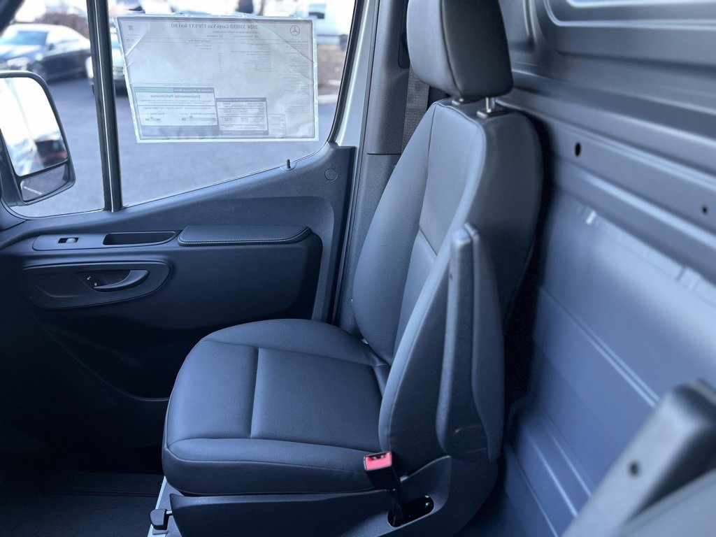 Used 2024 Mercedes-Benz Sprinter 3500 image 32