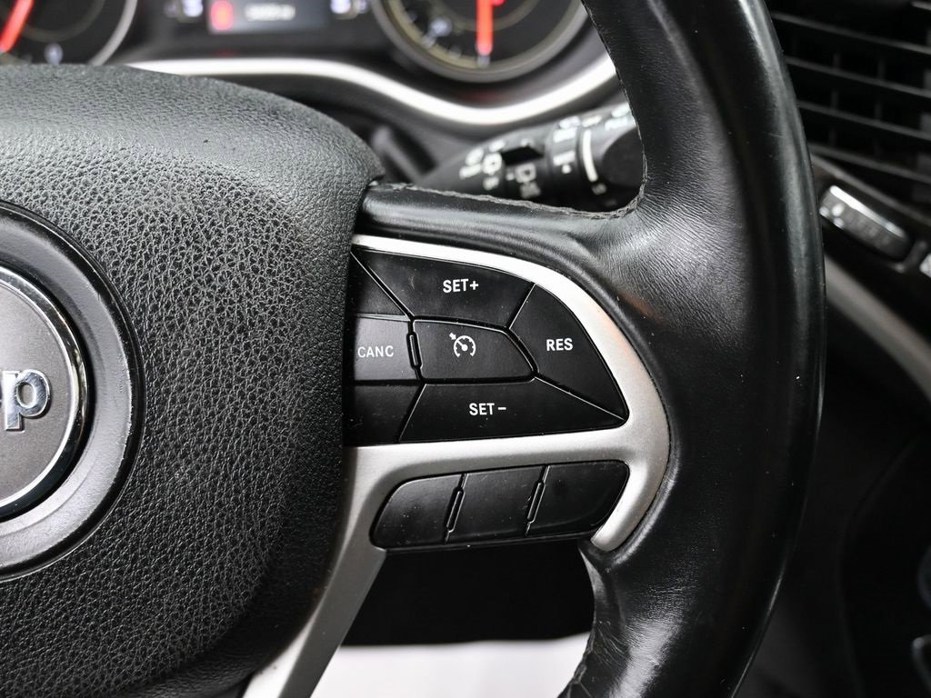 Used 2018 Jeep Cherokee Latitude Plus image 17