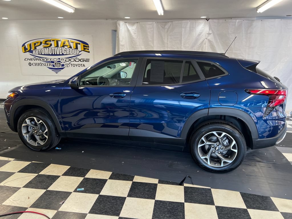 Used 2024 Chevrolet Trax LT FWD image 6