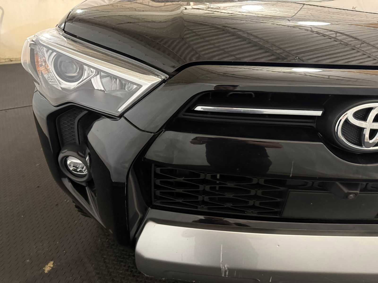 Certified 2022 Toyota 4Runner TRD Off-Road Premium w/ 4Runner Bronze Package (TMS) AWD/4WD image 4