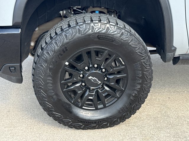 Used 2025 Chevrolet Silverado 2500 ZR2 w/ Technology Package image 18