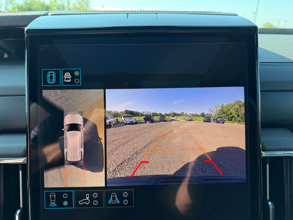 Used 2026 GMC Yukon Denali w/ Sun & Power Step Package AWD/4WD image 5