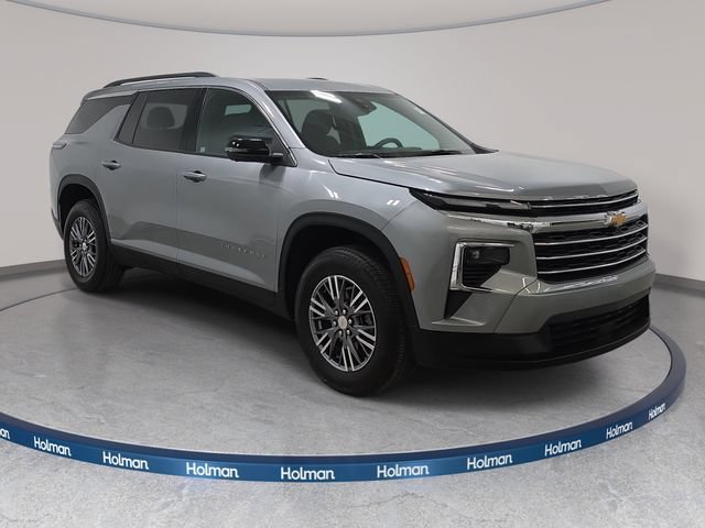 Used 2025 Chevrolet Traverse LT w/ Driver Confidence Package FWD image 4