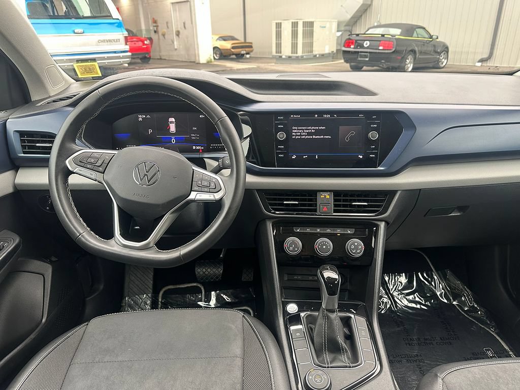 Used 2023 Volkswagen Taos SE w/ Panoramic Sunroof Package AWD/4WD image 17