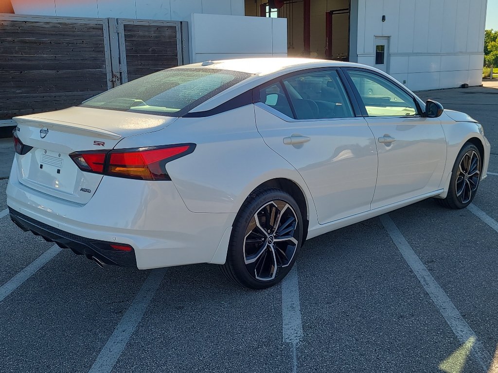 Used 2023 Nissan Altima 2.5 SR AWD/4WD image 5
