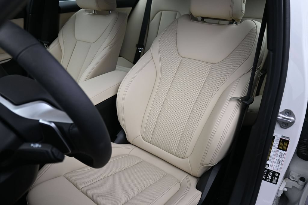 New 2026 BMW 330i xDrive Sedan w/ Premium Package AWD/4WD image 11