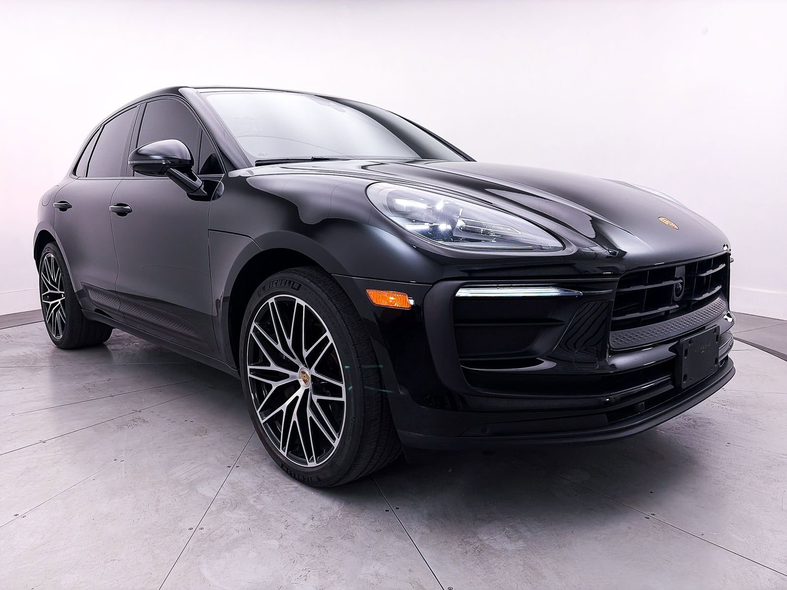 Used 2023 Porsche Macan Turbo image 11