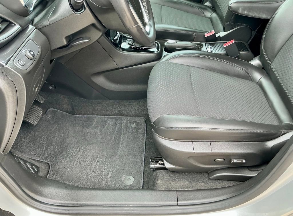 Used 2022 Buick Encore Preferred w/ Safety Package FWD image 41