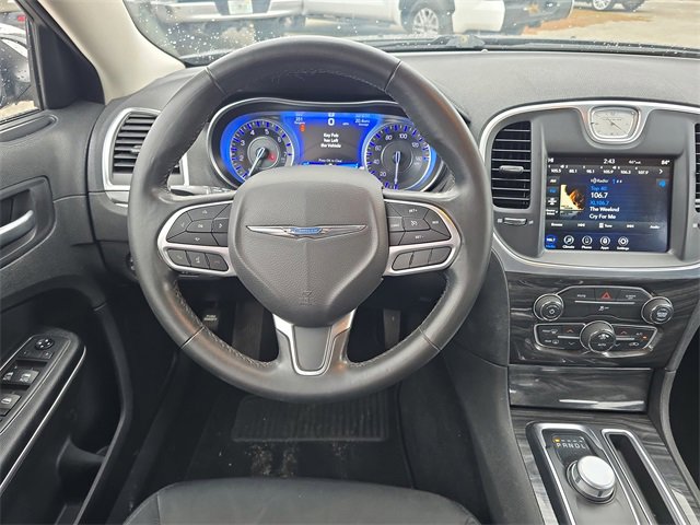 Certified 2019 Chrysler 300 Touring w/ Chrome Appearance Package image 10