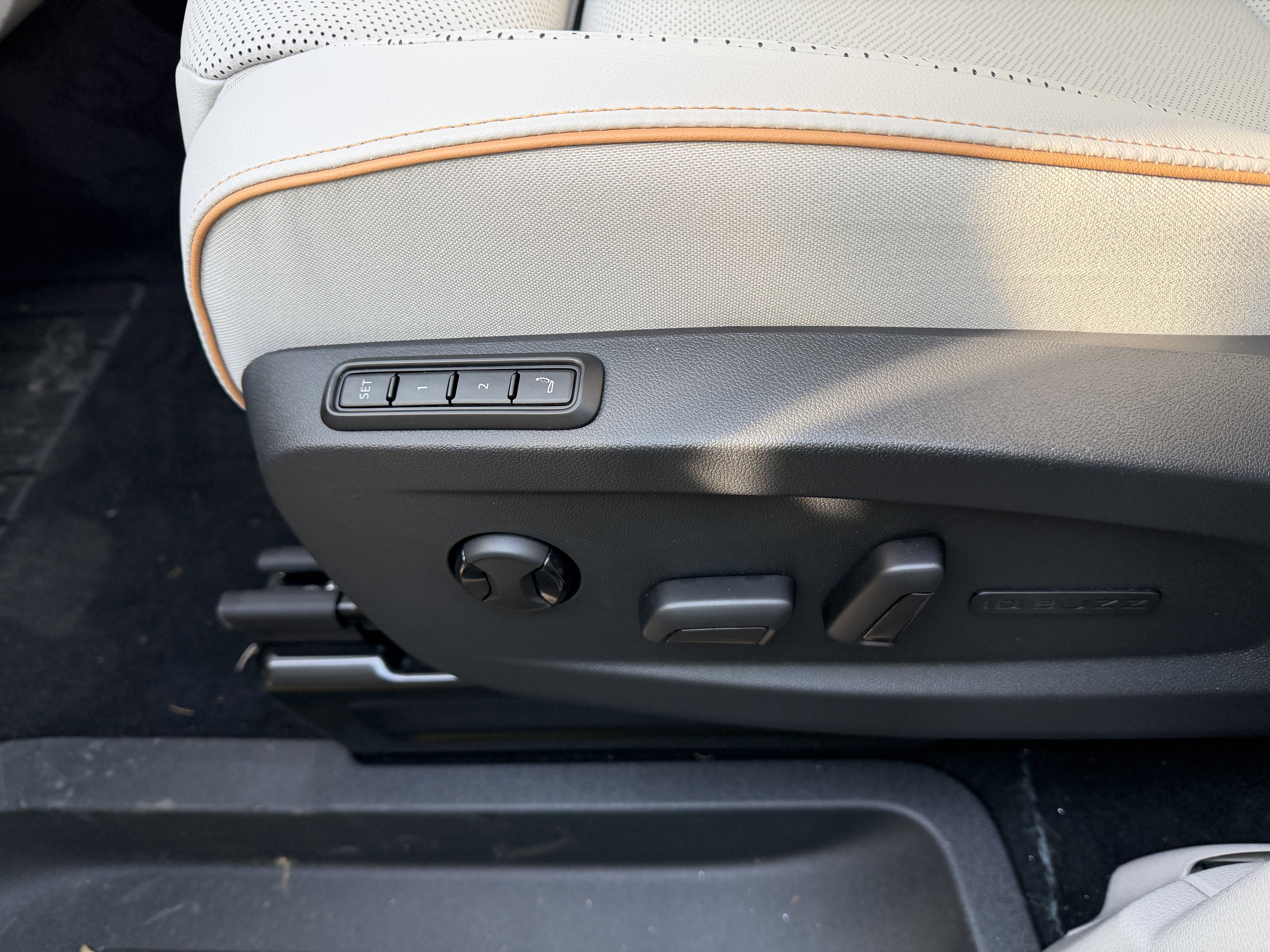 New 2025 Volkswagen ID. Buzz Pro S Plus image 13