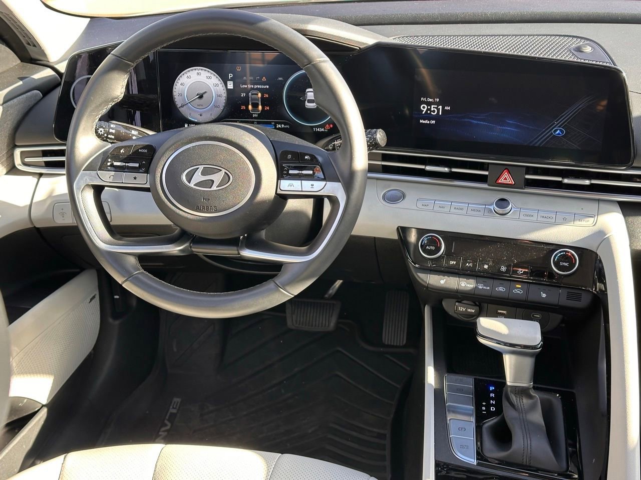 Certified 2025 Hyundai Elantra Limited image 20