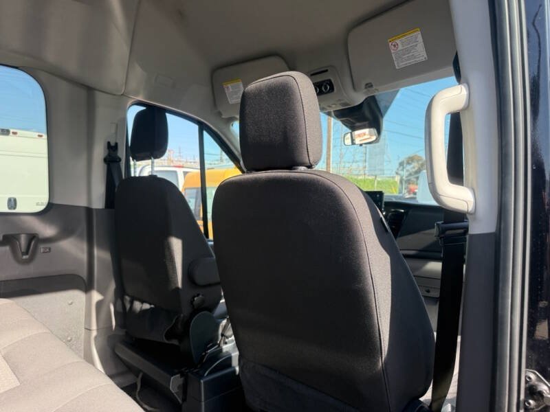 Used 2023 Ford Transit 350 XLT RWD image 12