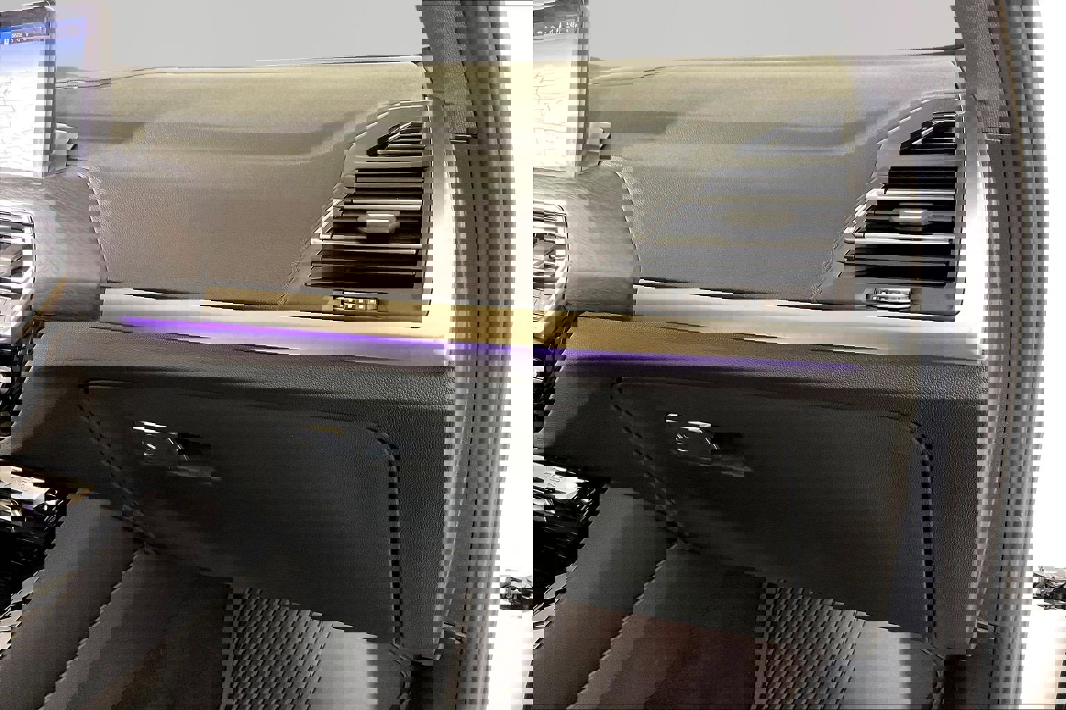 Certified 2024 BMW X3 xDrive30i w/ Premium Package image 17