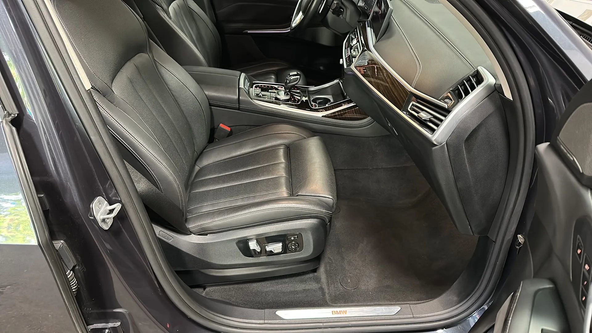 Used 2019 BMW X7 xDrive50i w/ Premium Package image 24