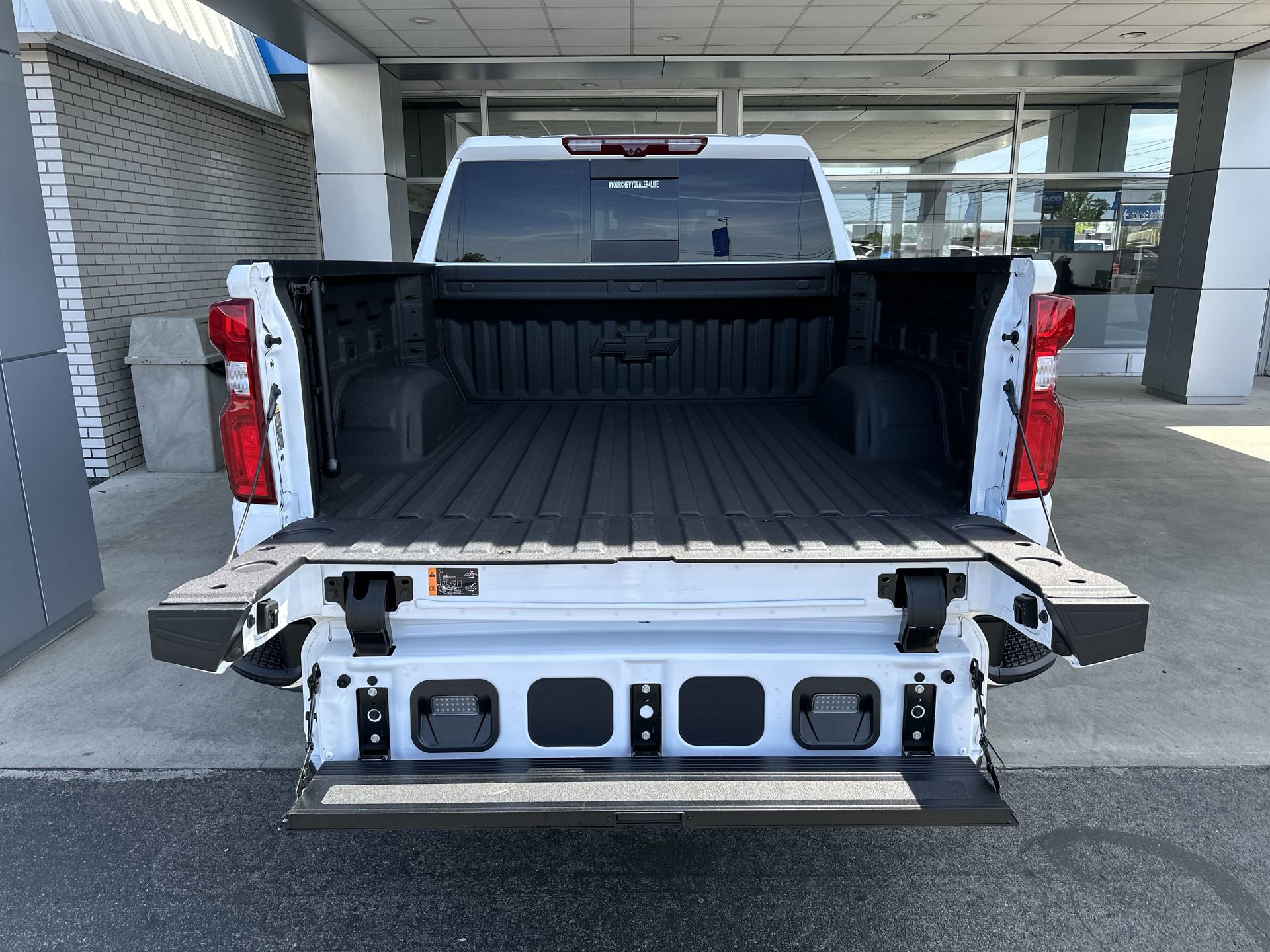 Used 2025 Chevrolet Silverado 1500 LTZ w/ LTZ Premium Package AWD/4WD image 35